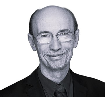 Une image contenant Visage humain, verres, portrait, Front

Le contenu généré par l’IA peut être incorrect.