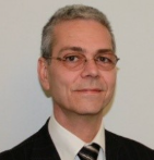 Une image contenant Visage humain, personne, habits, Front

Le contenu généré par l’IA peut être incorrect.