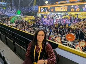 Une image contenant habits, personne, Visage humain, sourire

Le contenu généré par l’IA peut être incorrect.