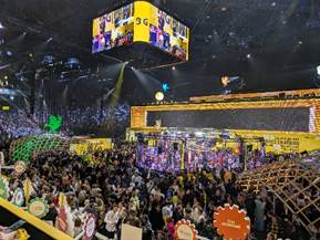 Une image contenant concert, public, foule, fan

Le contenu généré par l’IA peut être incorrect.